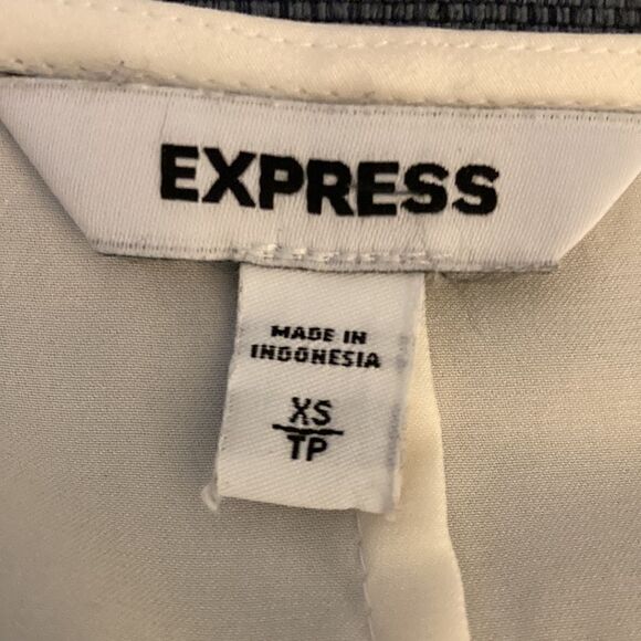 Express Wrap Blouse with Flutter Sleeve and Tie at Left Hip. Size X Small. - Picture 4 of 4